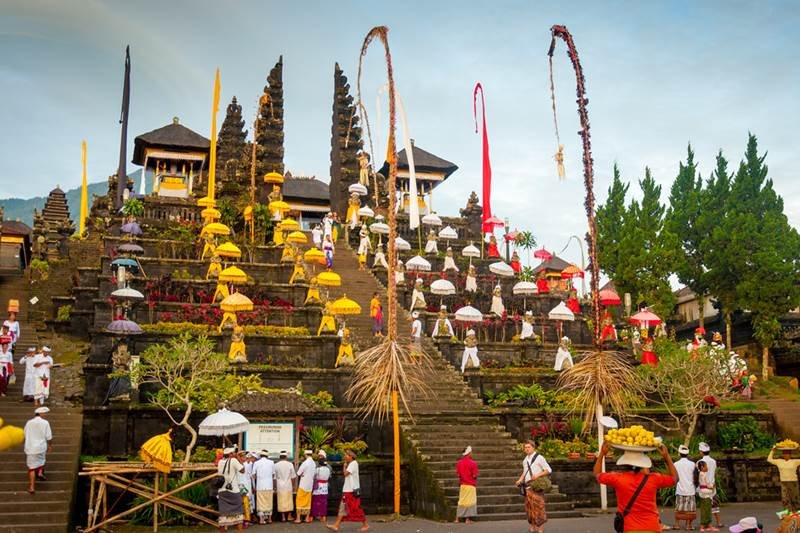 Pura Besakih Pura Terbesar Di Bali